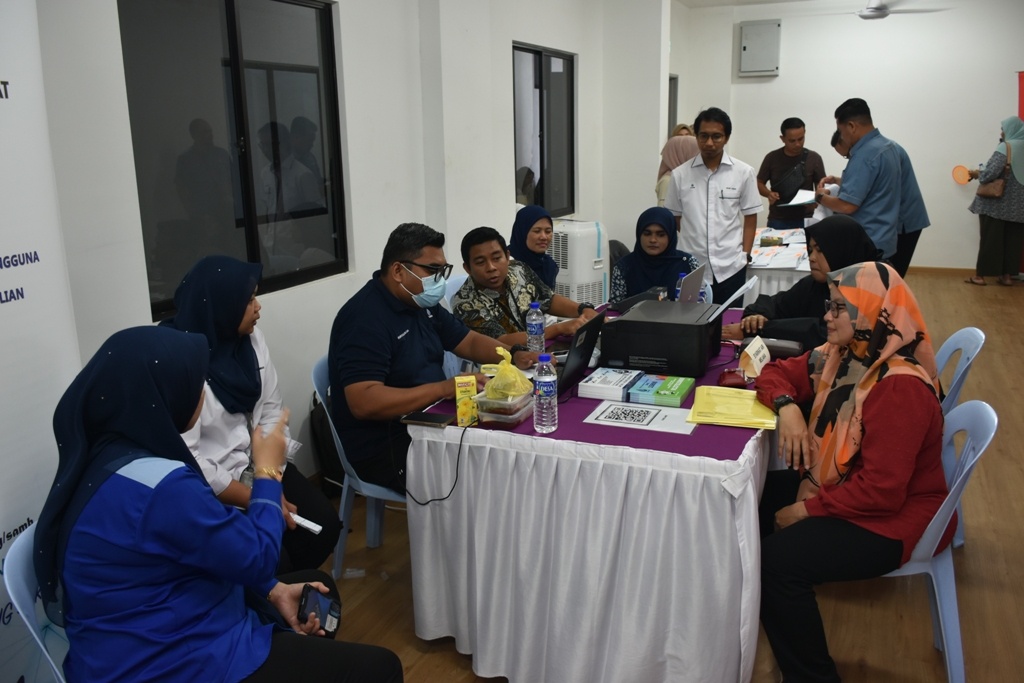 Program Pengisian Dan Penyerahan Kunci Bagi Projek Residensi Rakyat Tangga Batu